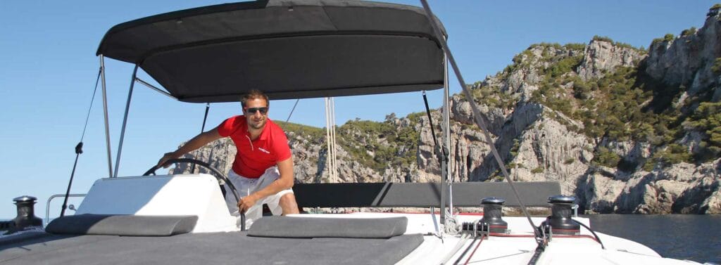 Kapitán na katamarán nebo jachtu